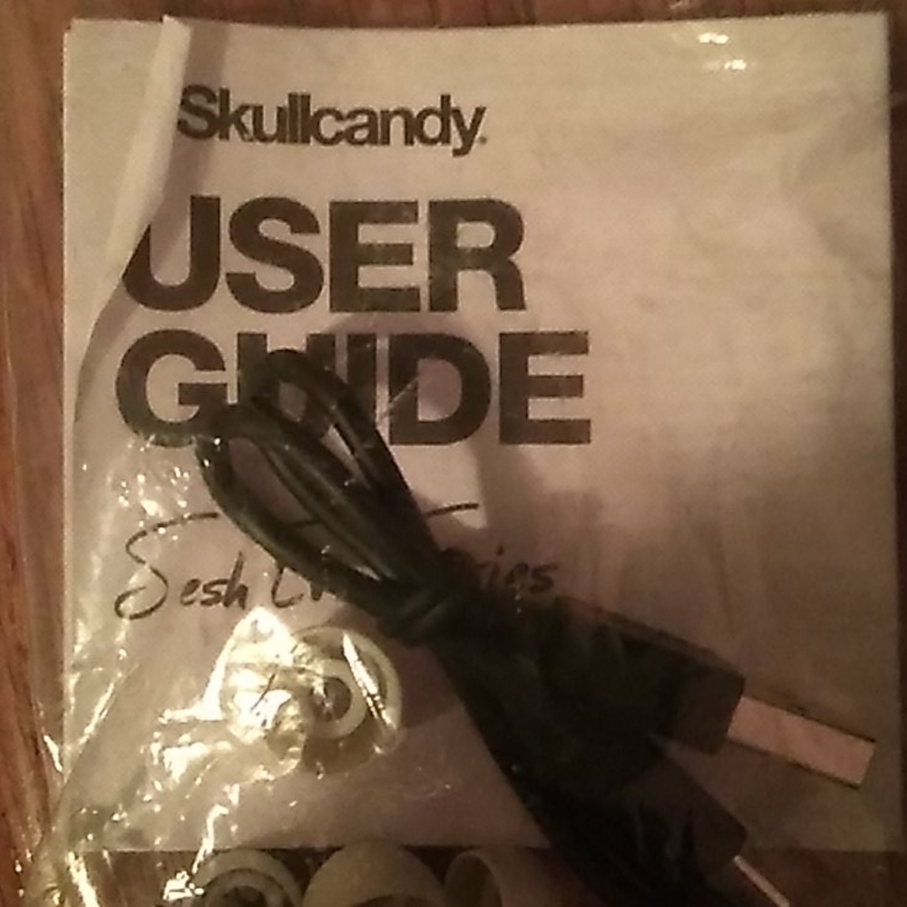 Skullcandy wireless earbuds - Picture 3 of 4